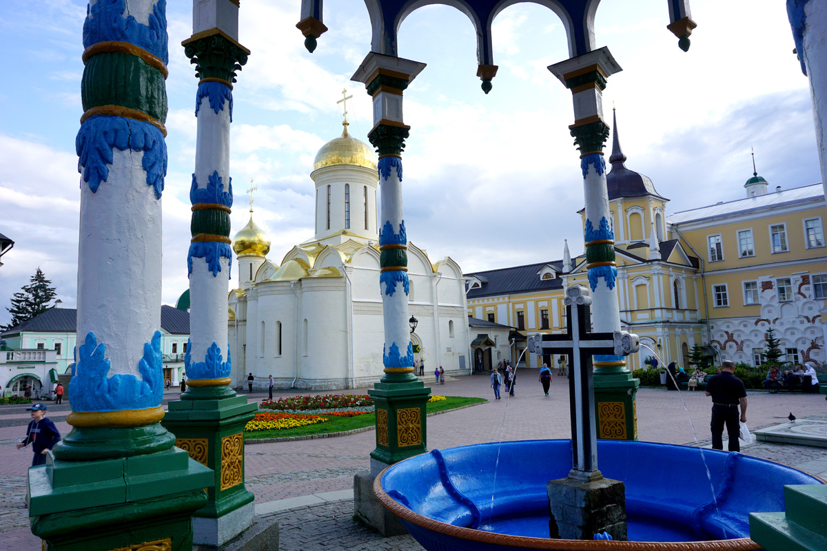 Московский проспект сергиев посад. Сергиев Посад экскурсии. Сергиев Посад здание Истоки. Сергиев Посад центр доброта.